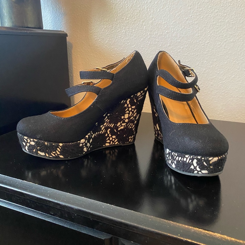 Size 6 black canvas wedges with lace design